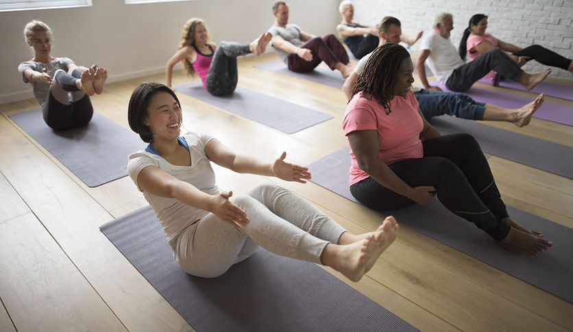 Lezione di yoga di gruppo