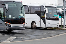 Ônibus estacionados
