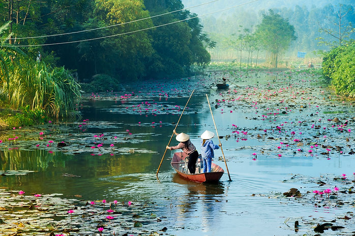 Vietnamese women rowing their boat on Yen Stream, Ha Noi, Vietnam