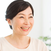 笑容滿面的女性