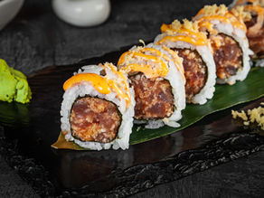 La oferta de restaurantes japoneses en Acapulco se ha consolidado como una de las más dinámicas del destino, combinando tradición nipona con creatividad tropical. Desde experiencias premium hasta sushi casual de alto volumen, la ciudad ofrece opciones para todos los perfiles gastronómicos.
