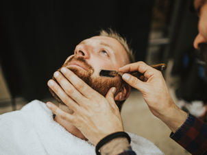 man laat zich scheren, een vorm van zelfzorg