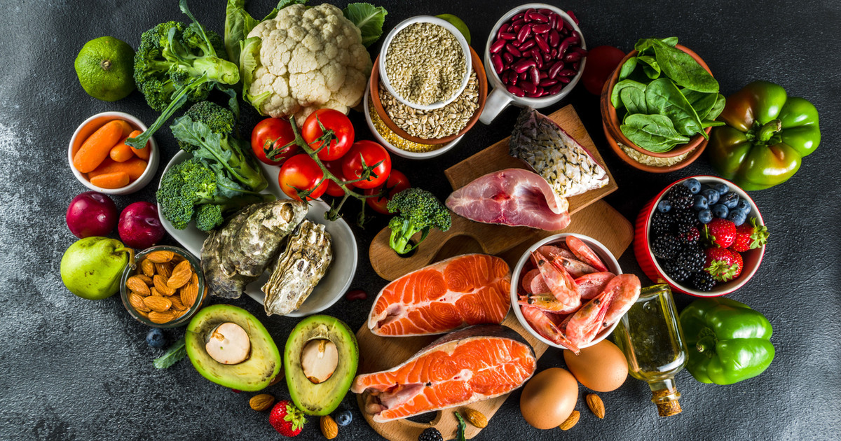 A colourful plate of balanced, whole foods representing the role of nutrition in supporting health, recovery and living well with persistent pain.