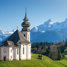 Kirche in Bergdorf