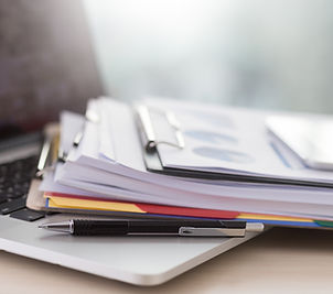 Bureau avec des papiers