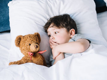 « Ce n’est pas ça, d’habituer un gamin à bien dormir. Ce n’est pas de lui dire : démerde-toi... » - Alexandre Astier, père de sept enfants.