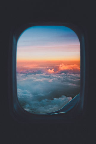 Fenêtre d'avion Vue sur le coucher de soleil
