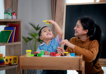 ABA therapist using naturalistic teaching to enhance the learning experience