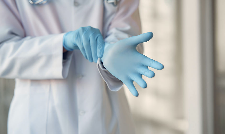 Cerrahi Eldiven Takan Doktor