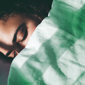 Dormir debaixo de um cobertor