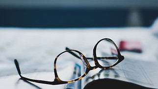 Brillen op tijdschrift