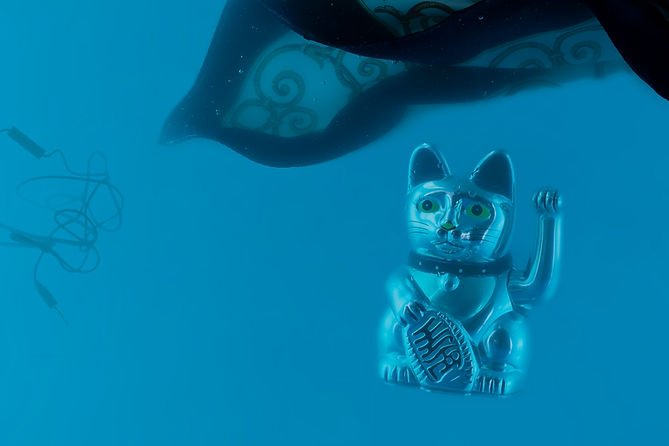 Blue Maneki-Neko Scene