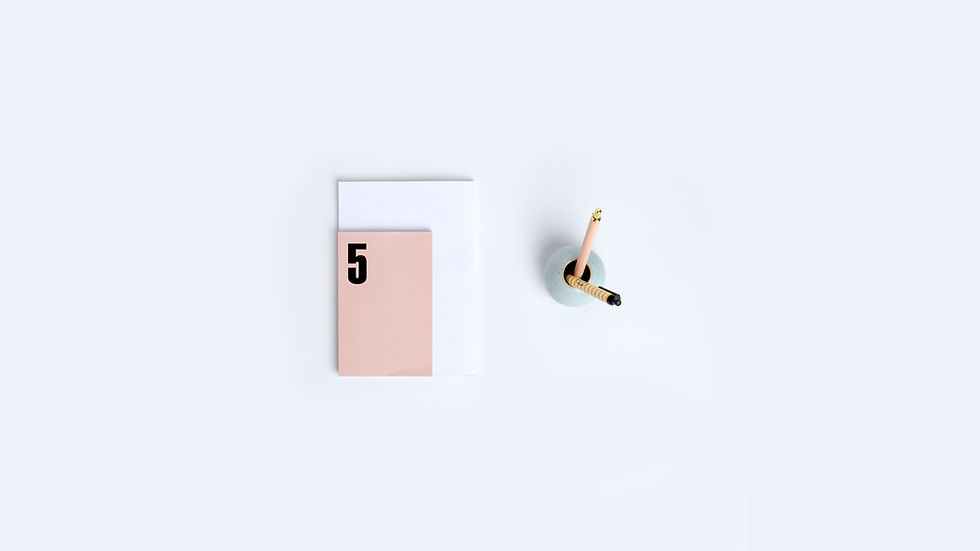 Praxis Sichtbarkeitsschmiede Kristina Venables Bild: Minimalistisches Schreibtisch-Setup