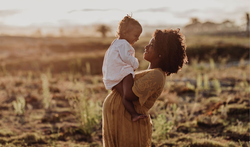 Mère tenant son enfant