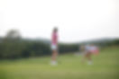 jugendliche spielen golf