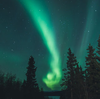 Осень под сиянием: где увидеть северное сияние в 2025 году