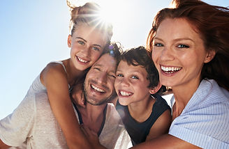 Glückliche Familie, Glück, Wohlstand, Flow, Zuhause, Gemeinschaft, Zufriedenheit, Sonne, Meer, Urlaub