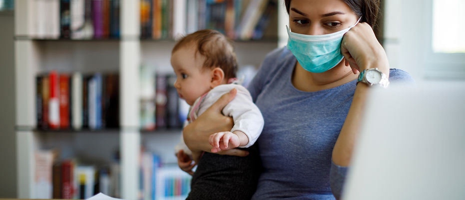 Madre con cubrebocas