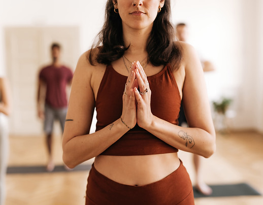 Szene aus dem Yoga-Kurs