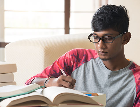 A middle school student studies with confidence.