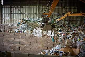 Mechanical grabber sorting out waste in depot