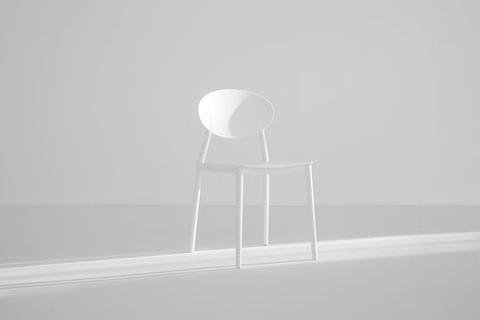 Beyaz Minimalist Sandalye