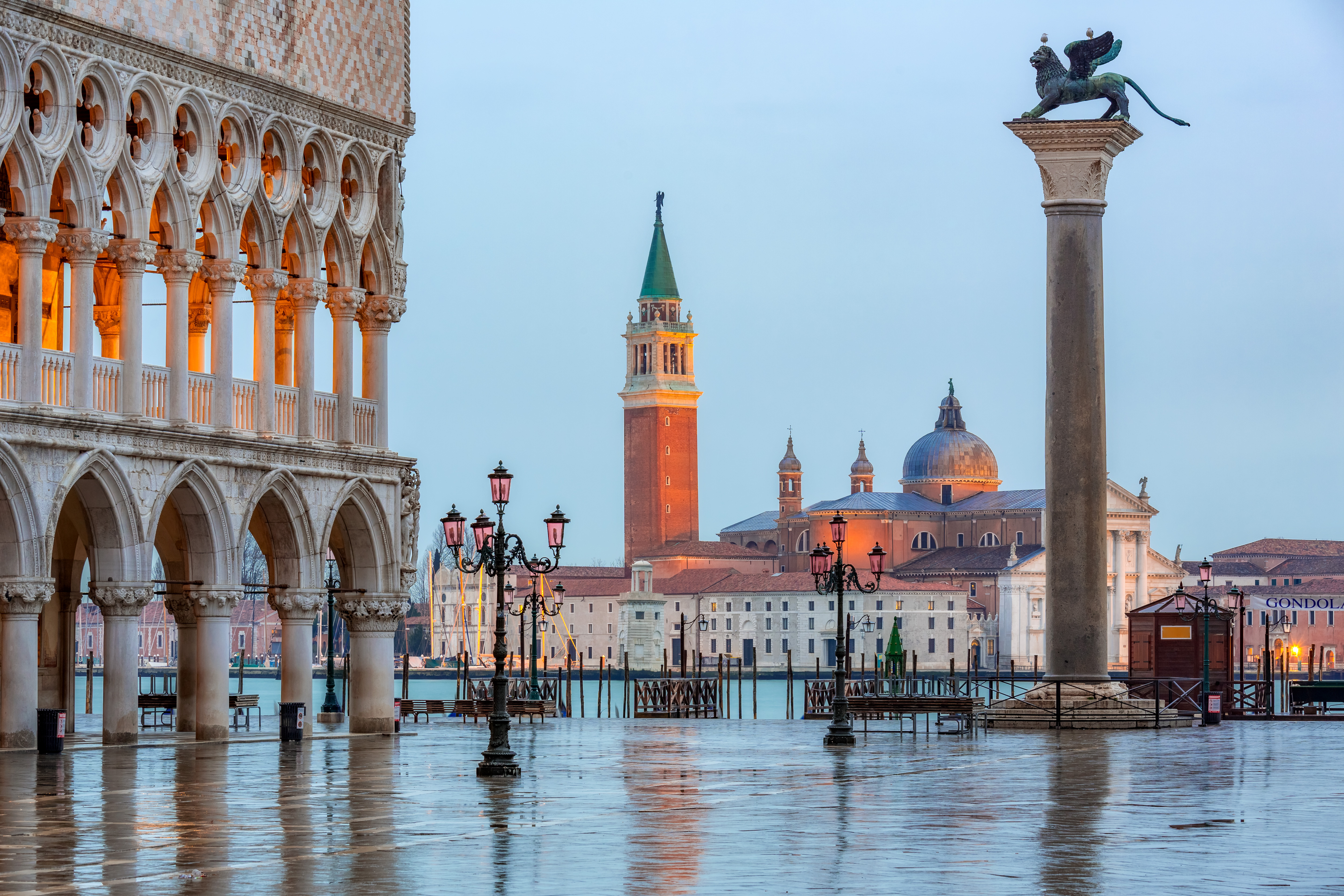 Best Day trips from Milan. Saint Mark Square Venice