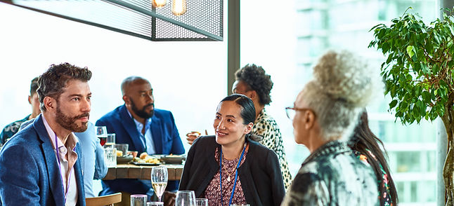 Konferansta Öğle Yemeği