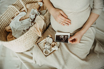 Femme enceinte avec échographie