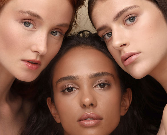 Atendimento de harmonização facial em clínica estética