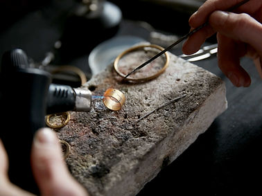Formando anillo de oro