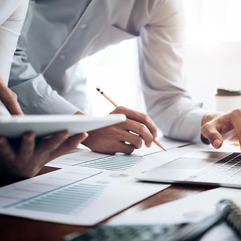 Teamarbeit beim Bericht