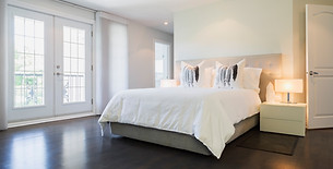 Master bedroom with queen size bed