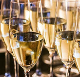 Gläser mit südafrikanischem Schaumwein und Cap Classique bei Vin Africa
