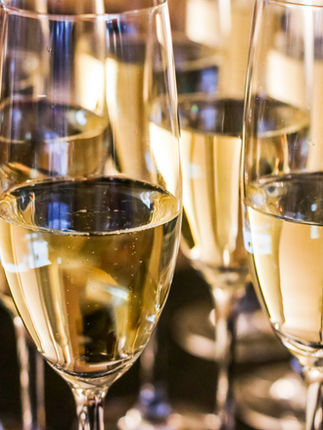 Sipping Smart: Simple Swaps for Alcoholic New Year's Eve Drinks with a Gut-Friendly Twist