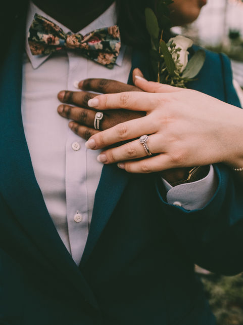 How to Personalize an Engagement Ring and Give It a Unique Style