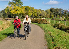 Ouderen op fietsen