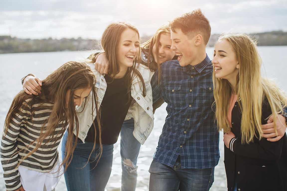 Gelukkige groep vrienden