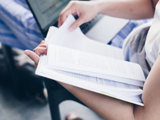 Top 5 des sites indispensables pour réviser le droit en 2026