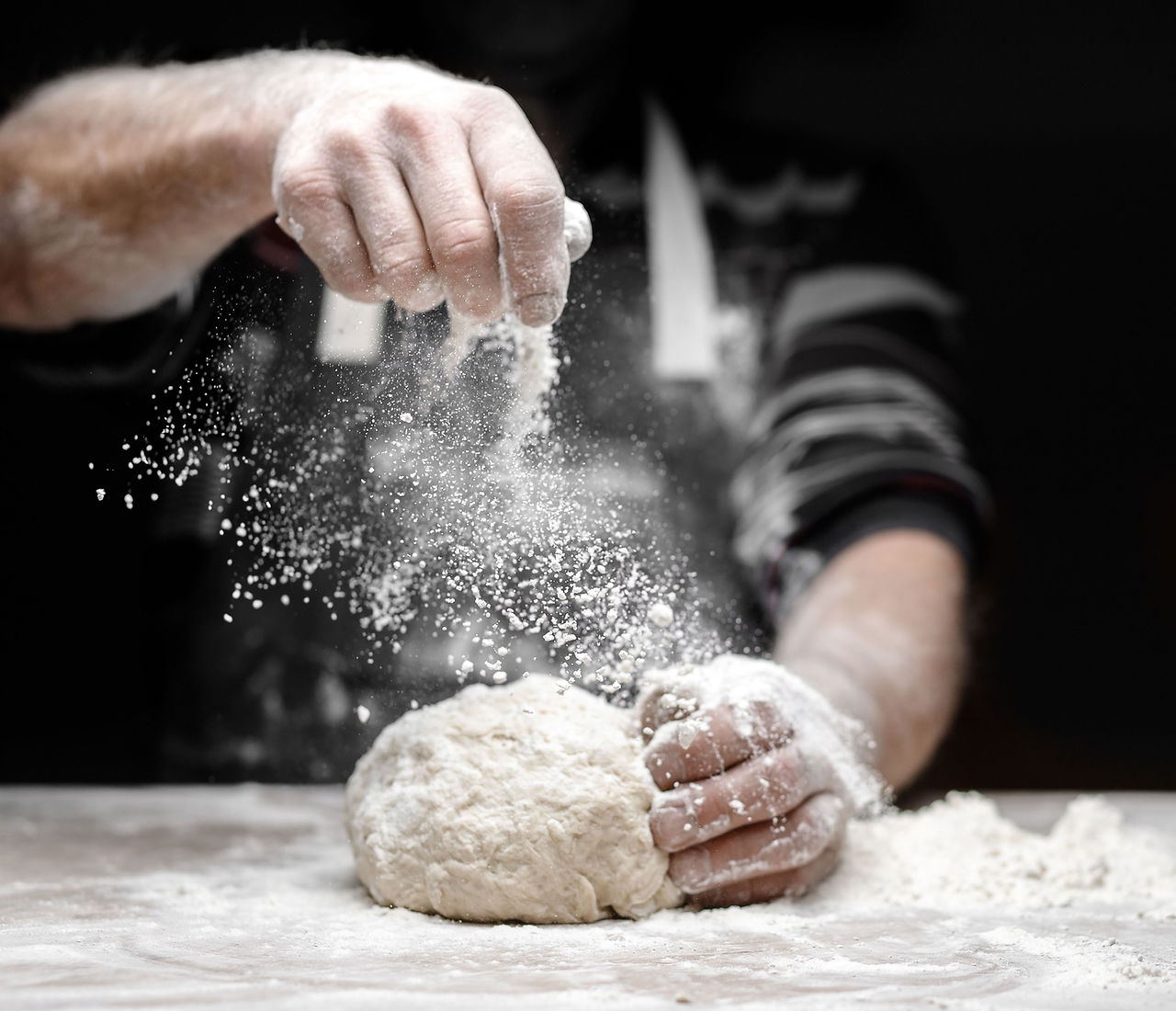 Boulanger préparant son pain