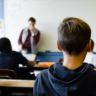 Besparen op OKAN-vervolgcoaches: een pedagogische fout