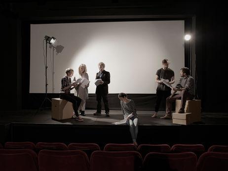 “Por Trás da Cena” revela os processos criativos do teatro