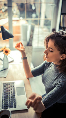 How to Pose for Instagram Shots?