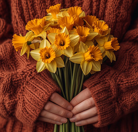 수선화 꽃다발을 들고
