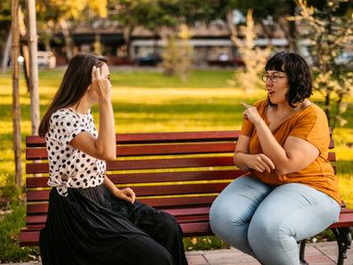 למה אנחנו דוחים שיחות קשות?