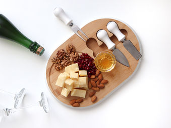The Ultimate Guide to Creating a Stunning Charcuterie Board
