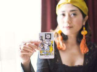 Constelação Familiar com o Tarot: Uma Harmonia de Simbolismo e Autoconhecimento