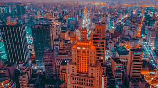 Centro urbano de noite