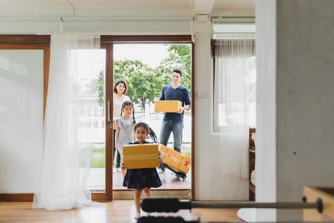 Una familia que se muda a una casa