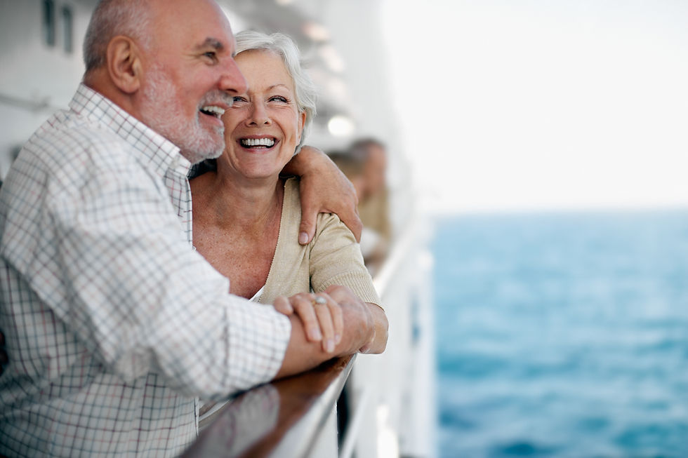 Casal em navio de cruzeiro